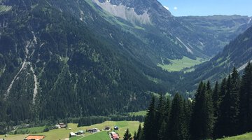 Blick ins Gemsteltal und den Ortsteil Bödmen