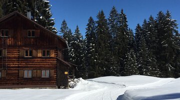 Holzhütte bei der Naturbrücke