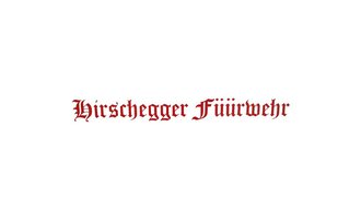 Ein Schild mit der Aufschrift "Hirschegger Feuerwehr" in roten Buchstaben. Die Buchstaben sind in einer dekorativen Schriftart gestaltet. | © Kleinwalsertal Tourismus | Feuerwehr Hirschegg