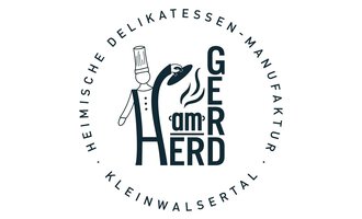 Ein stilisiertes Logo mit einem Koch und dem Schriftzug "GEr am HERD". Es repräsentiert eine Delikatessen-Manufaktur im Kleinwalsertal.